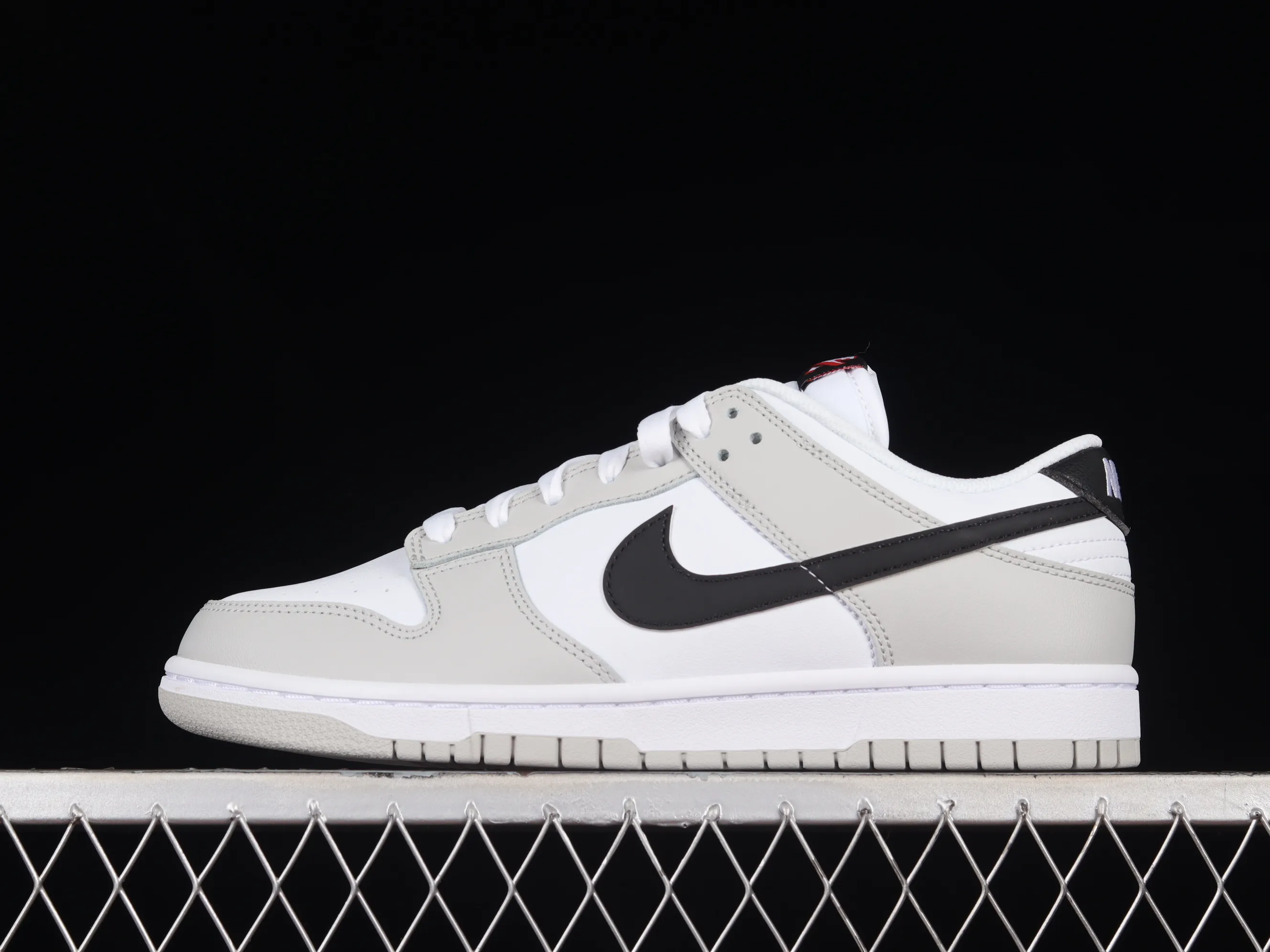 All categories Nk SB Dunk series Nk SB Dunk Low low-top sneakers M version pure original Nk Dunk SB Low gray white black scratch-off SB low-top sports casual sneakers DR9654-001